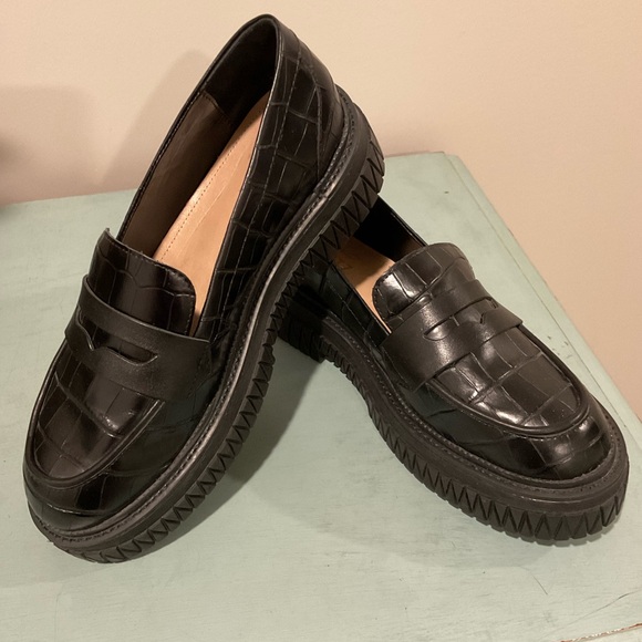 SCHUTZ Shoes - SCHUTZ Black Croc Embossed Leather Loafers Size 9